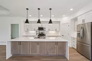 2119 Bluestem Dr, Waukesha, WI 53189 - Photo 4