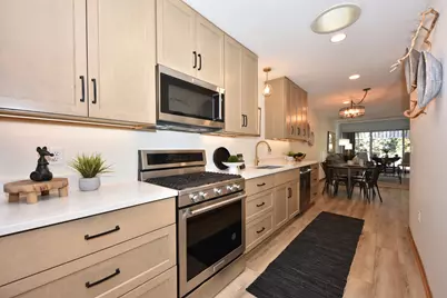 359  Hartford Sq #5, Hartford, WI 53027 - Photo 2