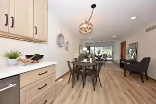 359 Hartford Square, Hartford, WI 53027 - Photo 4