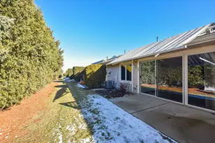 359 Hartford Square, Hartford, WI 53027 - Photo 24