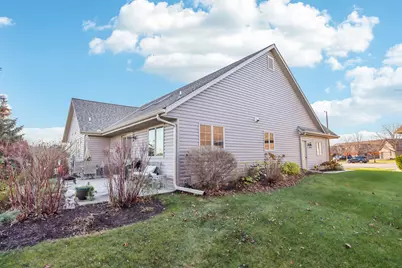 W203N16198  Pin Oak Cir #2, Jackson, WI 53037 - Photo 18