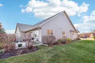 W203N16198 Pin Oak Cir, Jackson, WI 53037 - Photo 18