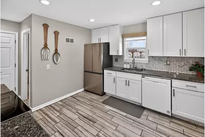 424 E Waterford Ave, Milwaukee, WI 53207 - Photo 6