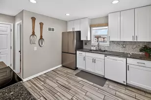 424 E Waterford Ave, Milwaukee, WI 53207 - Photo 6