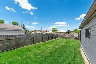 424 E Waterford Ave, Milwaukee, WI 53207 - Photo 24