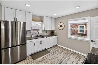 424 E Waterford Ave, Milwaukee, WI 53207 - Photo 8