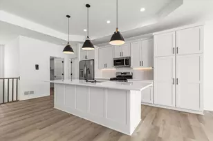 W209N5699 Turnberry Ln, Menomonee Falls, WI 53052 - Photo 4