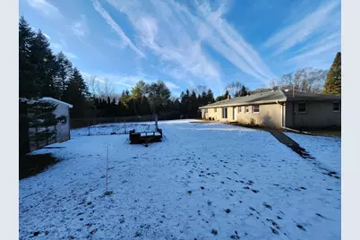 15725  Gebhardt Rd, Brookfield, WI 53005 - Photo 4