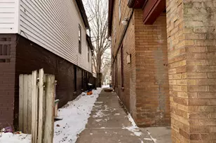 2339 S 9th St, Milwaukee, WI 53215 - Photo 4