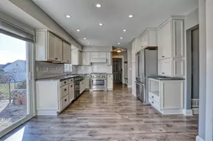5443 Heidi Dr, Racine, WI 53402 - Photo 8