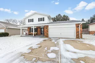 519 Dunford Dr, Burlington, WI 53105 - Photo 4