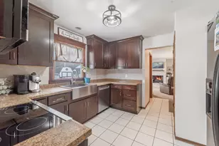 519 Dunford Dr, Burlington, WI 53105 - Photo 12