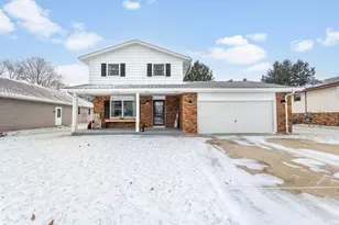 519 Dunford Dr, Burlington, WI 53105 - Photo 1
