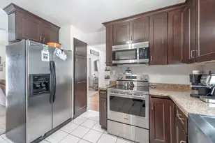 519 Dunford Dr, Burlington, WI 53105 - Photo 10