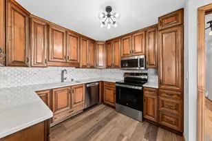 1660 N Prospect Ave, Milwaukee, WI 53202 - Photo 14