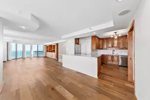 1660 N Prospect Ave, Milwaukee, WI 53202 - Photo 10