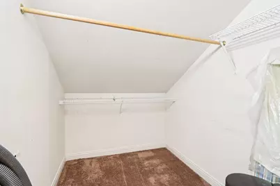 8648 S Roxbury Way, Oak Creek, WI 53154 - Photo 10