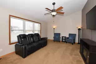 W142N9823 Amber Dr, Germantown, WI 53022 - Photo 14