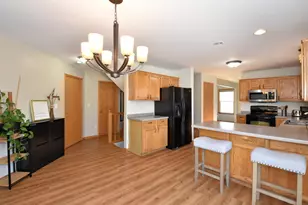 W142N9823 Amber Dr, Germantown, WI 53022 - Photo 8