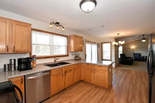 W142N9823 Amber Dr, Germantown, WI 53022 - Photo 6