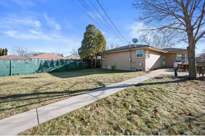 8530 W Holt Ave, Milwaukee, WI 53227 - Photo 24