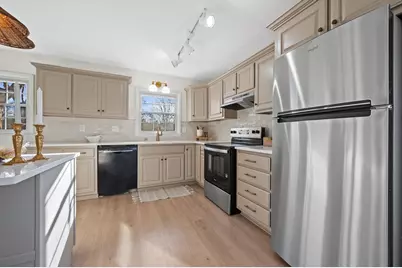 8530 W Holt Ave, Milwaukee, WI 53227 - Photo 6