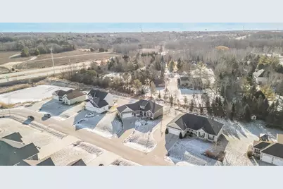 4525  Alyssa Ln, Sheboygan, WI 53083 - Photo 4