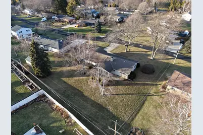 207  Old Pine Cir, Racine, WI 53402 - Photo 22