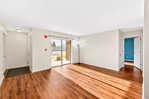 N110W17098 Ashbury Ln, Germantown, WI 53022 - Photo 4