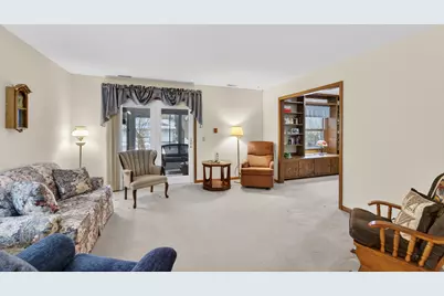 948  Dorothy Ct, Burlington, WI 53105 - Photo 2