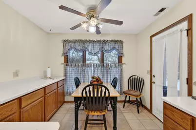 948  Dorothy Ct, Burlington, WI 53105 - Photo 8