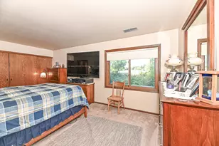 2101 W Good Hope Rd, Glendale, WI 53209 - Photo 16
