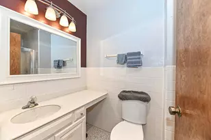 2101 W Good Hope Rd, Glendale, WI 53209 - Photo 18