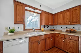 8942 N Silver Brook Ln, Brown Deer, WI 53223 - Photo 10