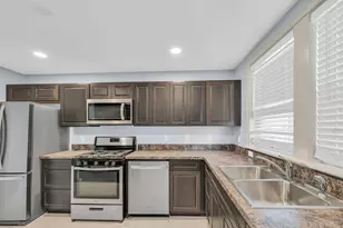 1528 Thurston Ave, Racine, WI 53405 - Photo 4