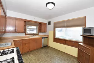 9323 W Wisconsin Ave, Milwaukee, WI 53226 - Photo 12