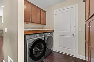 2621 S Seymour Pl, West Allis, WI 53227 - Photo 20