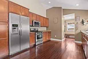 2621 S Seymour Pl, West Allis, WI 53227 - Photo 14