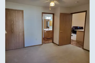 2111  Pine Ridge Ct #E, Grafton, WI 53024 - Photo 22