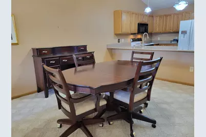 2111  Pine Ridge Ct #E, Grafton, WI 53024 - Photo 8