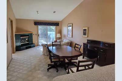 2111  Pine Ridge Ct #E, Grafton, WI 53024 - Photo 6