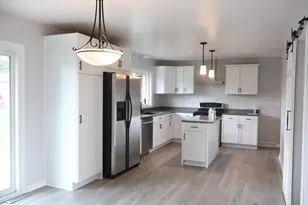 2711 Hyacinth Ave, Janesville, WI 53545 - Photo 6