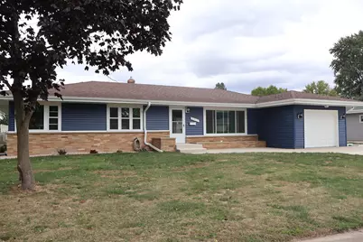 2711  Hyacinth Ave, Janesville, WI 53545 - Photo 2