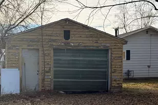 1208 Academy St, Elroy, WI 53929 - Photo 6