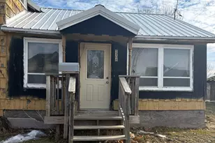 1208 Academy St, Elroy, WI 53929 - Photo 2