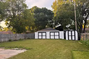 2336 W Lawn Ave, Milwaukee, WI 53209 - Photo 16