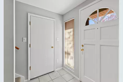 998  Lake Country Ct, Oconomowoc, WI 53066 - Photo 4