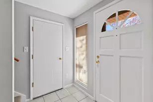 998 Lake Country Ct, Oconomowoc, WI 53066 - Photo 4