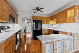 998 Lake Country Ct, Oconomowoc, WI 53066 - Photo 6