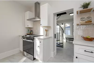 2911 N Newhall St, Milwaukee, WI 53211 - Photo 2